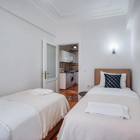 Apartment Hanlar